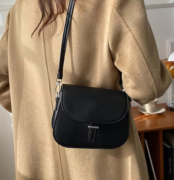 Sieviešu rokassoma D17, melna R297